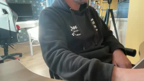 chris13abcd online show from April 1, 2026, 7:31 am