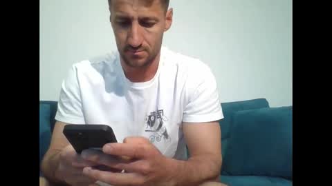 Snapshot of chrisaron chatting on April 17, 2026, 4:15 am chrisaron online show from April 17, 2026, 4:15 am