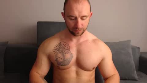 chrisbigbiceps online show from April 22, 2026, 6:16 am