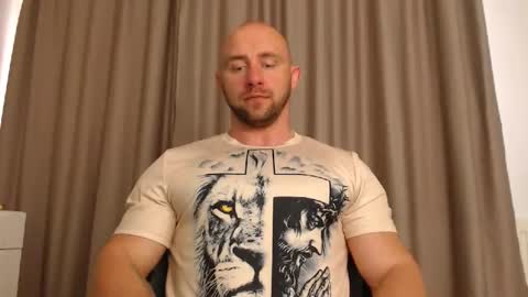 Snapshot of chrisbigbiceps chatting on May 10, 2026, 3:50 pm chrisbigbiceps online show from May 10, 2026, 3:50 pm