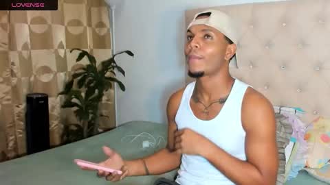 Snapshot of chriss_vall chatting on April 12, 2026, 2:38 am Chriss Vall online show from April 12, 2026, 2:38 am