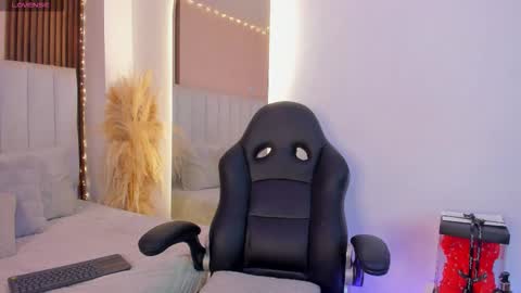 christal_jane online show from March 12, 2026, 4:13 pm