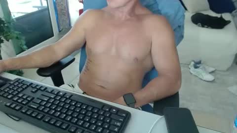 Snapshot of christiano1977 chatting on April 29, 2026, 3:27 pm Michael USA online show from April 29, 2026, 3:27 pm