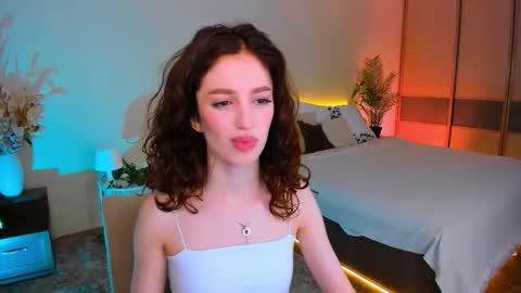 Snapshot of christinaconteeree chatting on October 4, 2025, 11:19 am christinaconteeree online show from October 4, 2025, 11:19 am