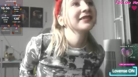 Snapshot of christinafiveplus chatting on October 9, 2025, 5:33 pm christinafiveplus online show from October 9, 2025, 5:33 pm