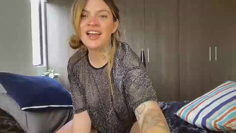 Snapshot of christine_f chatting on September 16, 2025, 4:52 pm Val riess -- Instagram free online show from September 16, 2025, 4:52 pm