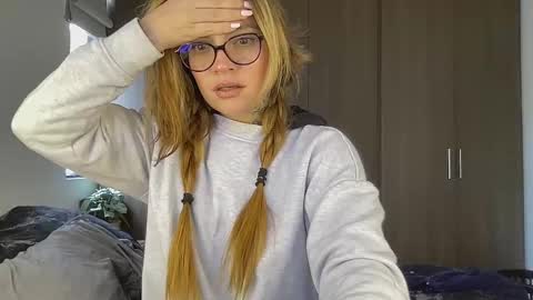 Snapshot of christine_f chatting on September 20, 2025, 7:48 pm Val riess -- Instagram free online show from September 20, 2025, 7:48 pm