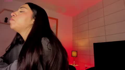 Christine  online show from September 19, 2025, 12:06 pm