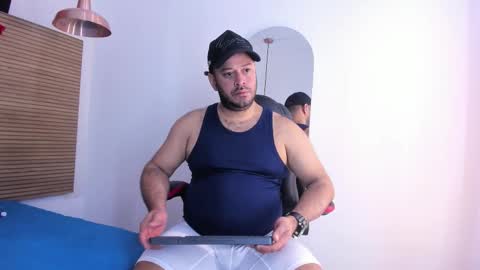 christopher_cruz_ online show from December 1, 2025, 8:36 pm