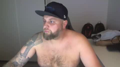 Snapshot of chrizz80 chatting on December 12, 2024, 5:20 am Chrizz online show from December 12, 2024, 5:20 am