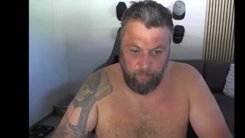 Snapshot of chrizz80 chatting on September 19, 2025, 8:27 am Chrizz online show from September 19, 2025, 8:27 am