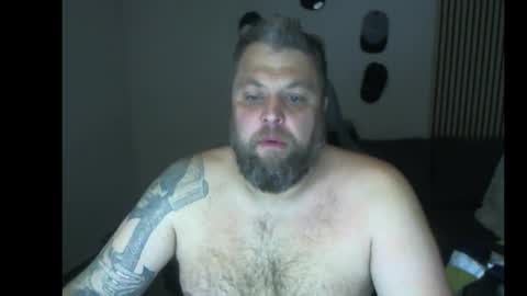 Snapshot of chrizz80 chatting on December 4, 2025, 6:44 am Chrizz online show from December 4, 2025, 6:44 am