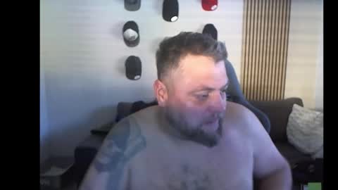 Snapshot of chrizz80 chatting on December 20, 2025, 9:27 am Chrizz online show from December 20, 2025, 9:27 am