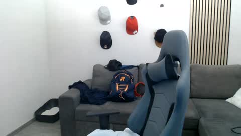 Chrizz online show from July 29, 2026, 3:54 pm