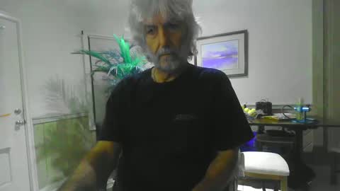 Snapshot of chuck354139 chatting on December 26, 2024, 8:50 am chuck354139 online show from December 26, 2024, 8:50 am