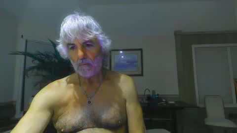 Snapshot of chuck354139 chatting on February 13, 2025, 1:40 am chuck354139 online show from February 13, 2025, 1:40 am