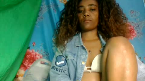 ciciazzhh online show from June 24, 2026, 2:05 pm