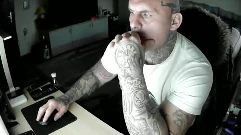 cikakure16081976 online show from February 9, 2025, 3:56 pm