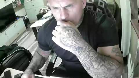 cikakure16081976 online show from November 24, 2025, 4:51 pm