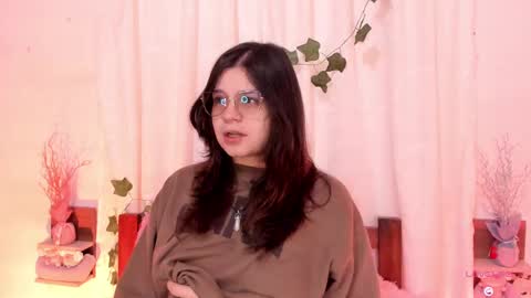 Snapshot of cinderella_lewis chatting on February 19, 2025, 5:16 pm Sofi Eva and Mey online show from February 19, 2025, 5:16 pm