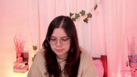 Snapshot of cinderella_lewis chatting on February 28, 2025, 10:39 pm Sofi Eva and Mey online show from February 28, 2025, 10:39 pm