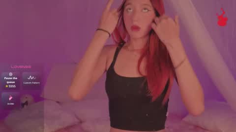 Snapshot of cinderella_lewis chatting on November 5, 2025, 3:06 am Sofi Eva and Mey online show from November 5, 2025, 3:06 am