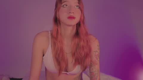 Snapshot of cinderella_lewis chatting on December 1, 2025, 2:49 am Sofi Eva and Mey online show from December 1, 2025, 2:49 am