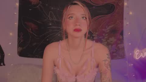 Snapshot of cinderella_lewis chatting on February 8, 2026, 9:18 pm Sofi Eva and Mey online show from February 8, 2026, 9:18 pm