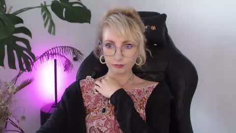 Snapshot of cinderellamoon chatting on July 15, 2026, 6:07 am Cinderella online show from July 15, 2026, 6:07 am