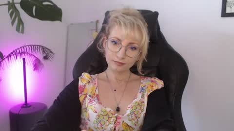 Snapshot of cinderellamoon chatting on July 16, 2026, 5:46 am Cinderella online show from July 16, 2026, 5:46 am