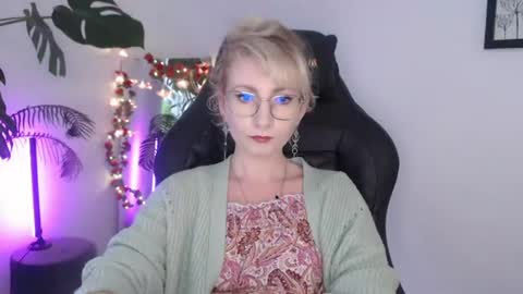 Snapshot of cinderellamoon chatting on July 21, 2026, 5:21 am Cinderella online show from July 21, 2026, 5:21 am
