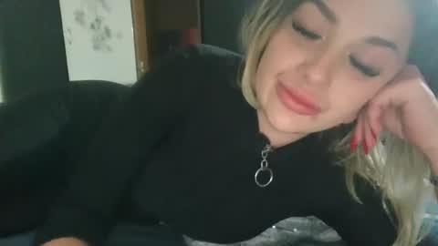 Snapshot of cindysweet24 chatting on January 17, 2025, 8:33 pm GreenKarina online show from January 17, 2025, 8:33 pm