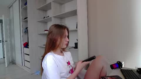 Snapshot of cindywood chatting on July 6, 2026, 8:44 am Cindy online show from July 6, 2026, 8:44 am