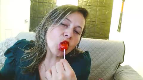 cinthia1609 online show from September 27, 2025, 8:47 pm