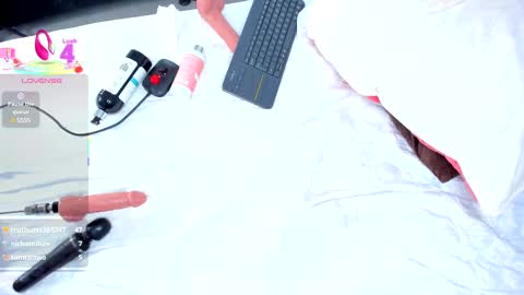 Snapshot of cintiavega chatting on March 10, 2025, 5:50 pm Cintia online show from March 10, 2025, 5:50 pm