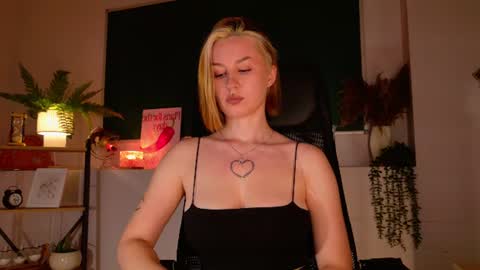 Snapshot of clairemathis chatting on July 28, 2026, 8:52 pm Claire online show from July 28, 2026, 8:52 pm