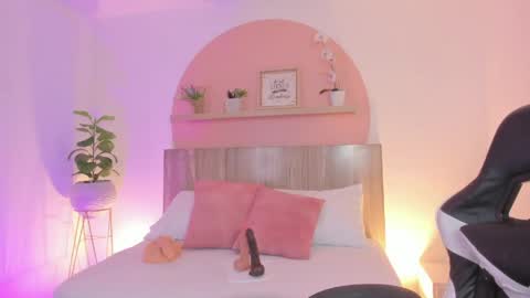 Snapshot of clara_lu chatting on May 10, 2026, 3:33 am C L A R A online show from May 10, 2026, 3:33 am