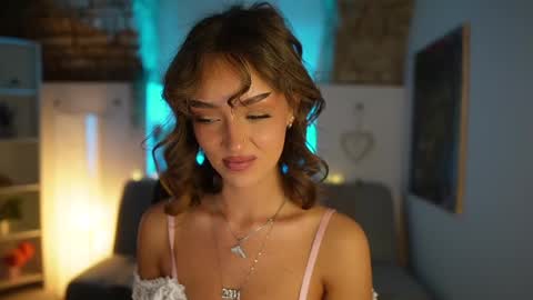 Clara smile online show from February 6, 2025, 7:40 pm