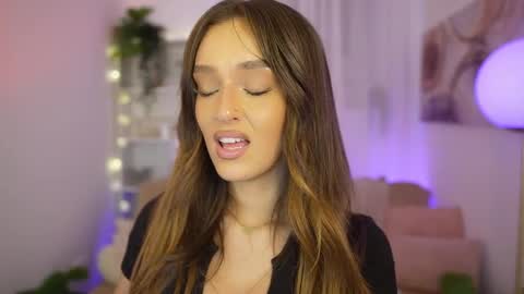 Clara smile online show from February 12, 2026, 7:42 pm