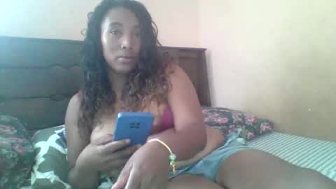 Clarah0123 online show from November 8, 2025, 8:47 am