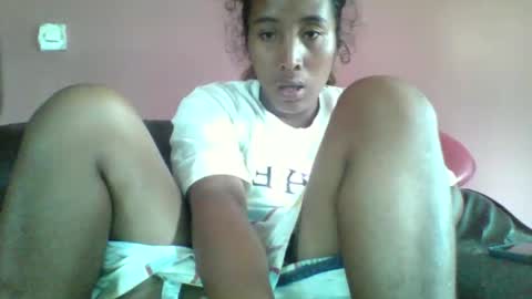 Clarah0123 online show from December 22, 2025, 9:28 am