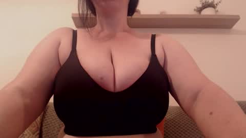 Snapshot of claralollipop chatting on June 13, 2026, 10:40 pm Clara online show from June 13, 2026, 10:40 pm