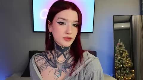 Sophie online show from December 18, 2025, 5:13 am