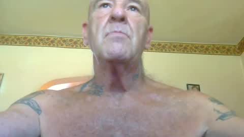 Snapshot of classic_rock_and_oldies chatting on July 4, 2026, 1:17 pm Pizza online show from July 4, 2026, 1:17 pm