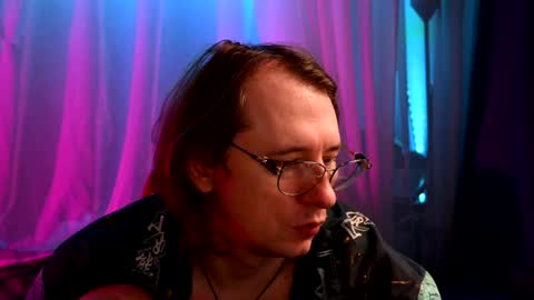 Claudia Cyberfox and Elon online show from December 2, 2025, 12:10 pm