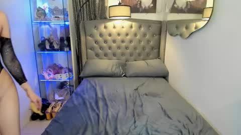 Snapshot of claudia_empress chatting on October 18, 2025, 10:10 pm Naughty Claudia online show from October 18, 2025, 10:10 pm