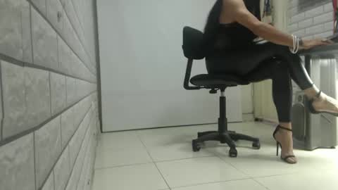 Snapshot of claudita_saens chatting on December 7, 2024, 4:25 pm claudita_saens online show from December 7, 2024, 4:25 pm