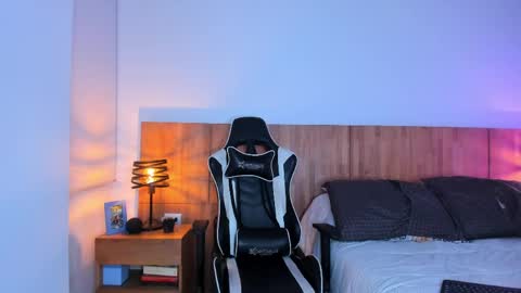 claytonburgues online show from April 8, 2026, 1:16 am