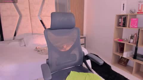 Cleo Adams online show from November 9, 2025, 5:39 am