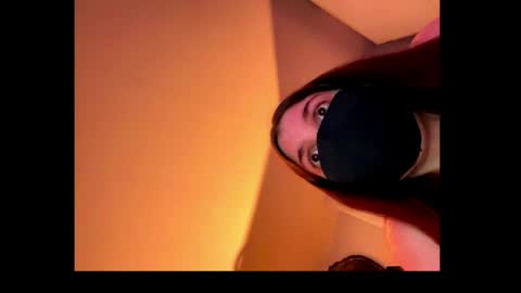 clementine75009 online show from April 2, 2026, 5:43 pm